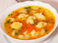 Рецепта Зеленчукова супа с карфиол, моркови и картофи
